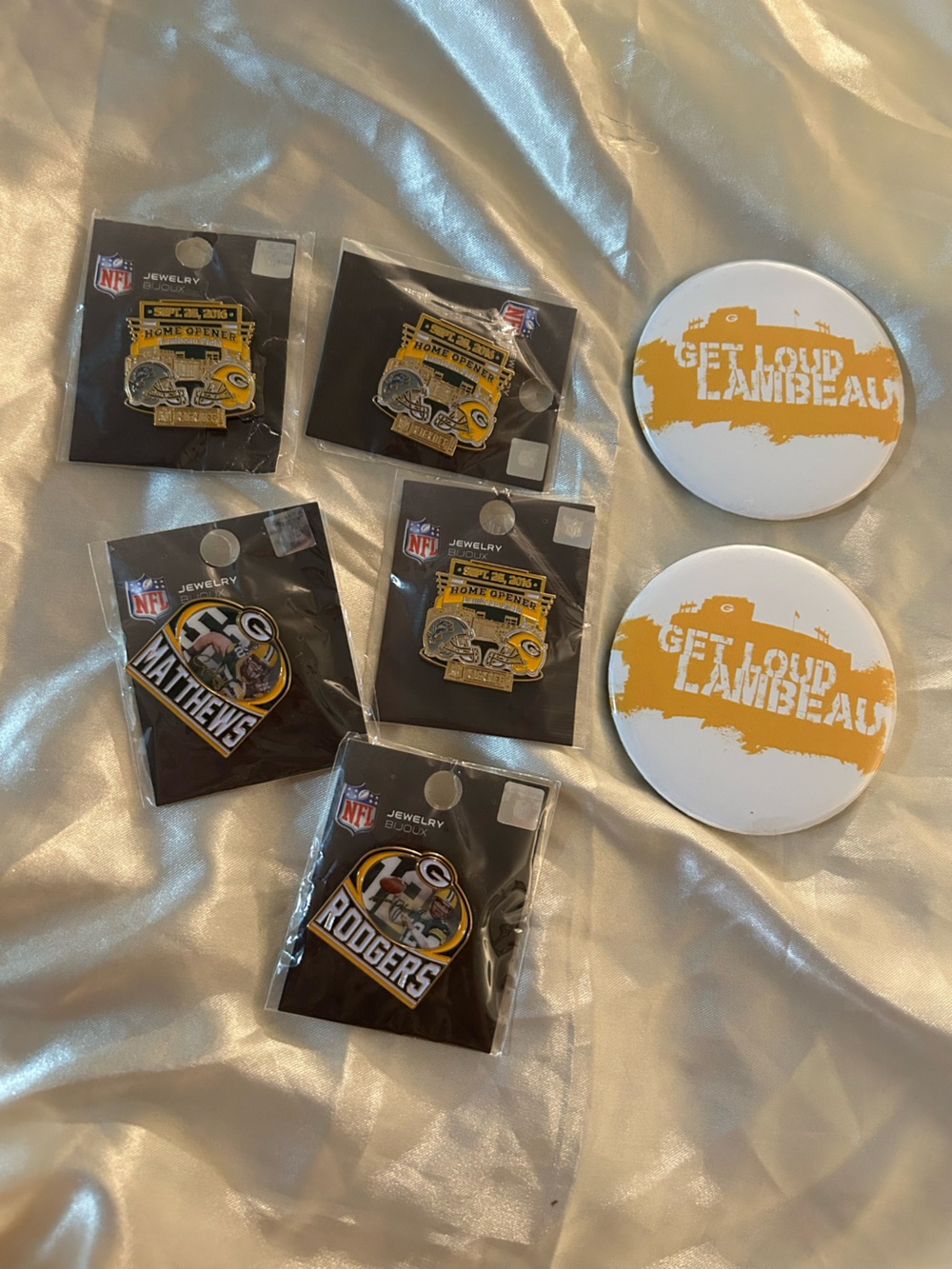 NFL Green Bay Packers Enamel Pin & Button Set - Collectables